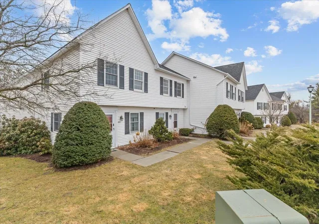 Photo 3 of Townhouse for sale at 433 Westview Cir, Williston, VT 05495 | MLS# 5081981 | Listing updated on 2026-09-12