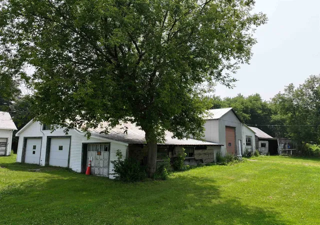 Photo 3 of Single family home for sale at 91 Allen Rd, Grand Isle, VT 05458 | MLS# 5082007 | Listing updated on 2026-09-16