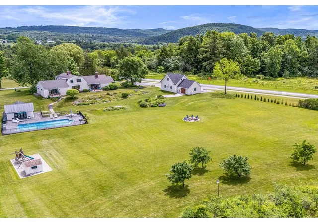 Photo 4 of Single family home for sale at 1549 Hinesburg Rd, South Burlington, VT 05403 | MLS# 5082416 | Listing updated on 2026-09-04