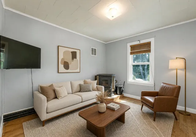 Photo 2 of Single family home for sale at 7 Maple St, Farmington, NH 03835 | MLS# 5082703 | Listing updated on 2026-09-18