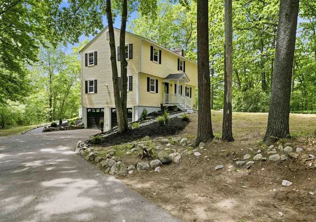 Photo 2 of Single family home for sale at 27 Gilcreast Rd, Londonderry, NH 03053 | MLS# 5082916 | Listing updated on 2026-09-02