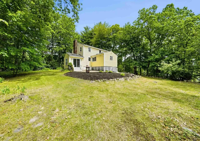 Photo 3 of Single family home for sale at 27 Gilcreast Rd, Londonderry, NH 03053 | MLS# 5082916 | Listing updated on 2026-09-02