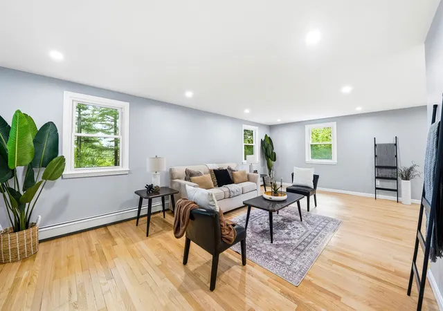 Photo 4 of Single family home for sale at 27 Gilcreast Rd, Londonderry, NH 03053 | MLS# 5082916 | Listing updated on 2026-09-02