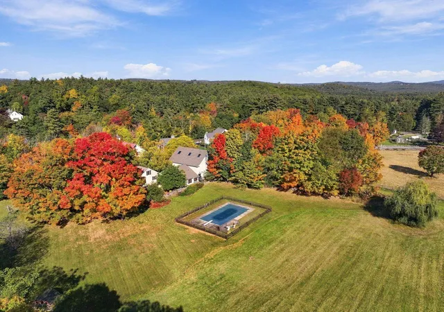 Single family home for sale at 5 Old Manchester Rd, Amherst, NH 03031 | MLS# 5084491