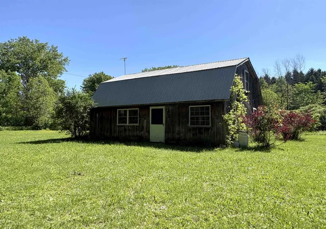 Photo 3 of Single family home for sale at 255 Canal Ln, North Hero, VT 05474 | MLS# 5086949 | Listing updated on 2026-09-17