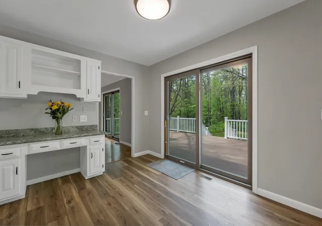Photo 4 of Single family home for sale at 16 Old Manchester Rd, Amherst, NH 03031 | MLS# 5088982 | Listing updated on 2026-09-09