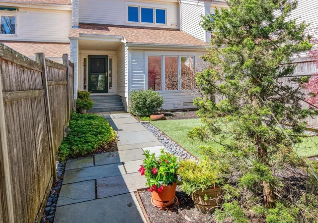 Photo 3 of Townhouse for sale at 545 South Prospect St #10, Burlington, VT 05401 | MLS# 5089016 | Listing updated on 2026-09-14