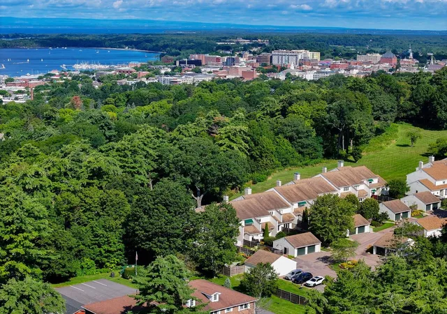 Photo 4 of Townhouse for sale at 545 South Prospect St #10, Burlington, VT 05401 | MLS# 5089016 | Listing updated on 2026-09-14