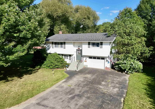 Photo 3 of Single family home for sale at 315 Jackson St, Newport, VT 05855 | MLS# 5089130 | Listing updated on 2026-09-04