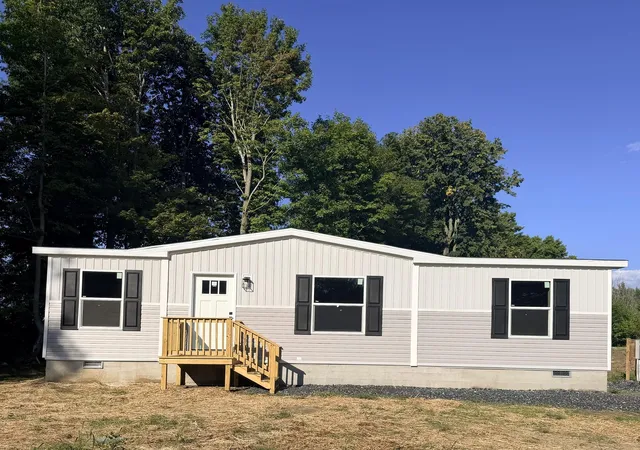 Photo 1 of Single family home for sale at 105 Meadow Run, Alburgh, VT 05440 | MLS# 5089178 | Listing updated on 2026-09-06