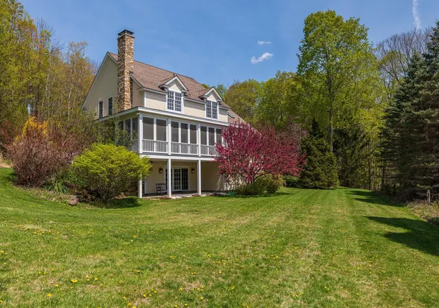 Photo 1 of Single family home for sale at 527 Sleighbell Ln, Manchester, VT 05255 | MLS# 5089425 | Listing updated on 2026-09-08
