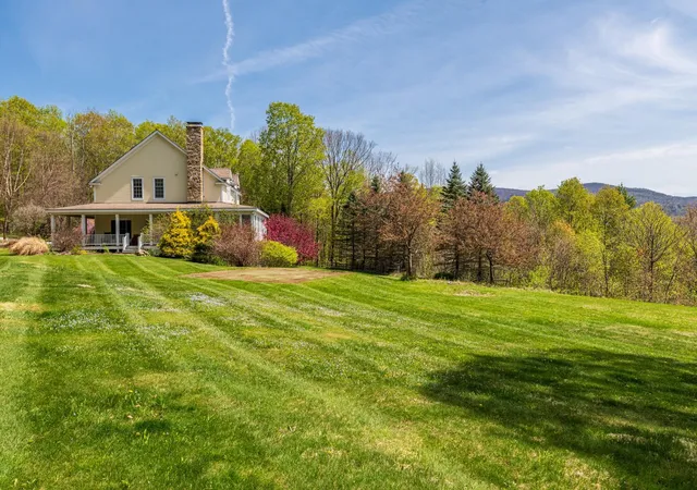 Photo 2 of Single family home for sale at 527 Sleighbell Ln, Manchester, VT 05255 | MLS# 5089425 | Listing updated on 2026-09-08