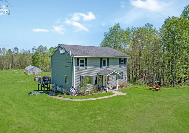 Photo 2 of Single family home for sale at 252 Moose Mountain Dr, Colebrook, NH 03576 | MLS# 5090712 | Listing updated on 2026-09-04