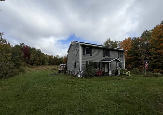 Photo 2 of Single family home for sale at 252 Moose Mountain Dr, Colebrook, NH 03576 | MLS# 5090712 | Listing updated on 2026-10-07