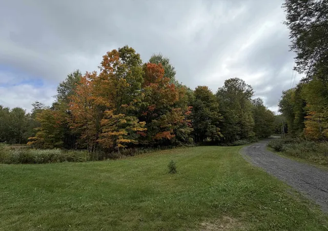 Photo 4 of Single family home for sale at 252 Moose Mountain Dr, Colebrook, NH 03576 | MLS# 5090712 | Listing updated on 2026-10-07