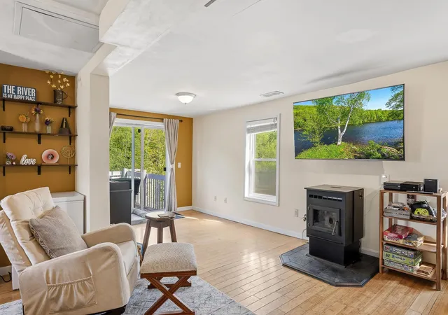 Photo 4 of Single family home for sale at 10 River St, Gorham, NH 03581 | MLS# 5091237 | Listing updated on 2026-09-16