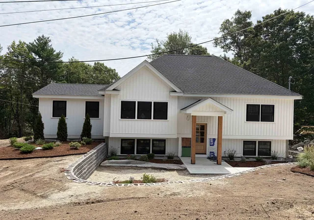 Photo 2 of Single family home for sale at 5 Birch Dr, Newmarket, NH 03857 | MLS# 5091324 | Listing updated on 2026-09-06
