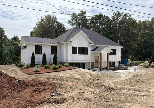 Photo 3 of Single family home for sale at 5 Birch Dr, Newmarket, NH 03857 | MLS# 5091324 | Listing updated on 2026-09-06