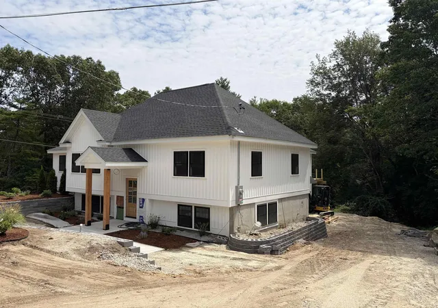 Photo 3 of Single family home for sale at 5 Birch Dr, Newmarket, NH 03857 | MLS# 5091324 | Listing updated on 2026-09-06