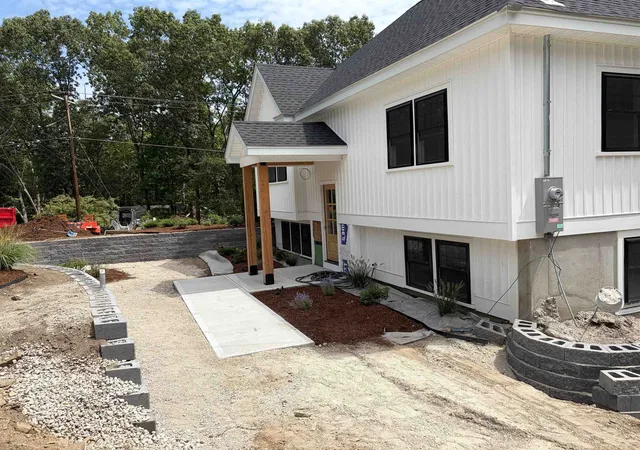 Photo 4 of Single family home for sale at 5 Birch Dr, Newmarket, NH 03857 | MLS# 5091324 | Listing updated on 2026-09-06