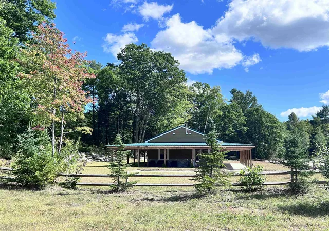 Photo 3 of Single family home for sale at 741 W Main St, Hillsboro, NH 03244 | MLS# 5093207 | Listing updated on 2026-09-20