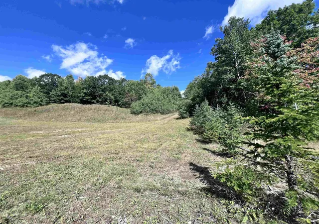 Photo 4 of Single family home for sale at 741 W Main St, Hillsboro, NH 03244 | MLS# 5093207 | Listing updated on 2026-09-20