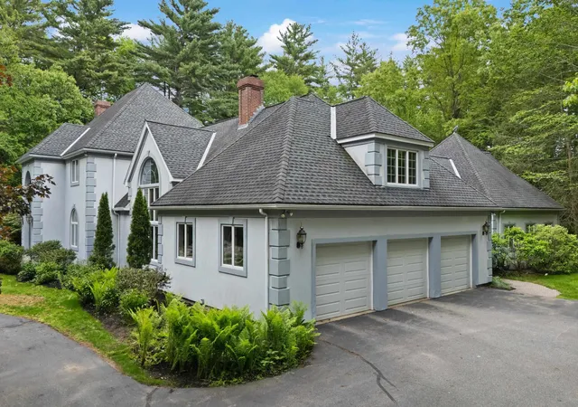 Photo 2 of Single family home for sale at 3 Oak Ln, Stratham, NH 03885 | MLS# 5093601 | Listing updated on 2026-09-26