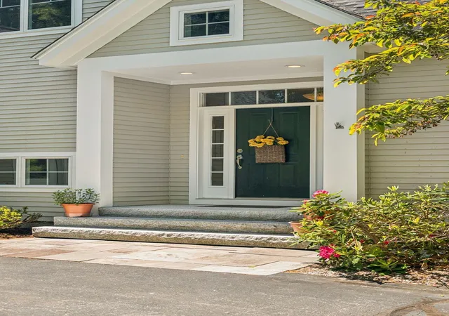 Photo 4 of Single family home for sale at 73 Pipers Point Ln, Alton, NH 03809 | MLS# 5093766 | Listing updated on 2026-10-01