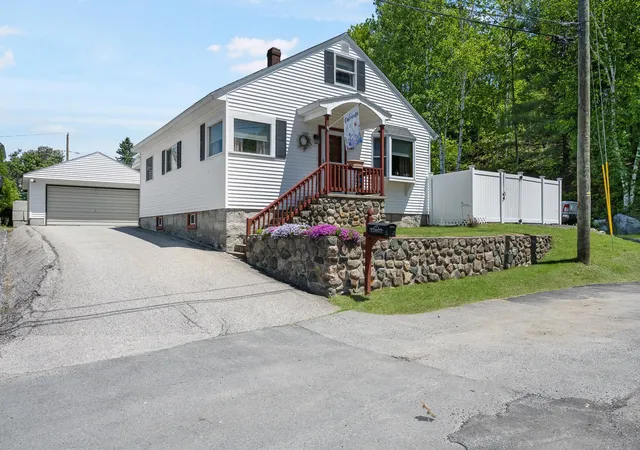 Photo 3 of Single family home for sale at 405 Westcott St, Berlin, NH 03570 | MLS# 5094254 | Listing updated on 2026-09-09