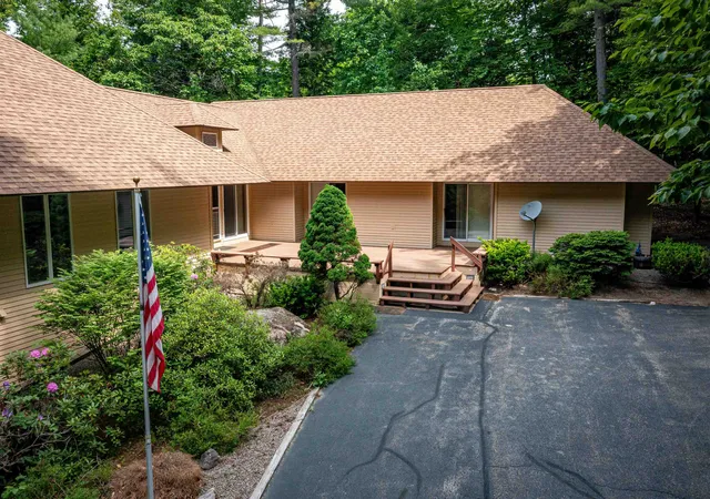 Photo 2 of Single family home for sale at 14 Forest Ring Dr, Intervale, NH 03845 | MLS# 5094283 | Listing updated on 2026-09-07