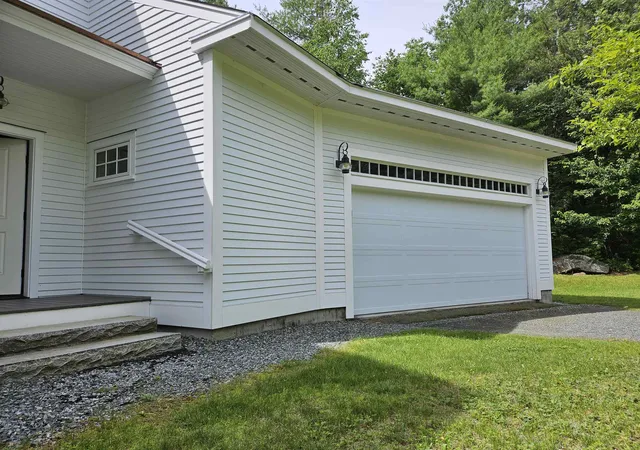 Photo 4 of Single family home for sale at 1502 King Hill Rd, New London, NH 03257 | MLS# 5094882 | Listing updated on 2026-09-14