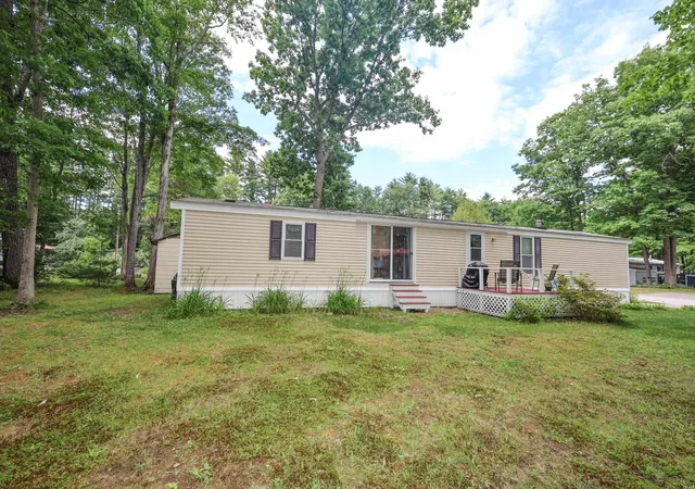 Photo 2 of Manufactured home for sale at 7 Marilyn Dr, Concord, NH 03303 | MLS# 5095148 | Listing updated on 2026-09-09