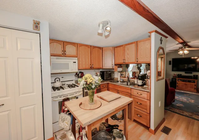 Photo 4 of Manufactured home for sale at 7 Marilyn Dr, Concord, NH 03303 | MLS# 5095148 | Listing updated on 2026-09-09