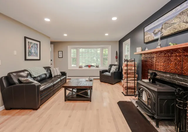 Photo 4 of Single family home for sale at 1 Woodridge Rd, Durham, NH 03824 | MLS# 5095172 | Listing updated on 2026-10-06