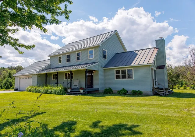 Single family home for sale at 2687 Us Route 2, North Hero, VT 05474 | MLS# 5095514