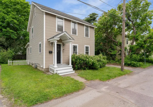 Photo 3 of Single family home for sale at 39 Latham Ct, Burlington, VT 05401 | MLS# 5096662 | Listing updated on 2026-09-03