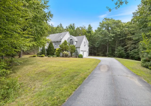 Photo 3 of Single family home for sale at 88 Crawford Rd, Chester, NH 03036 | MLS# 5097711 | Listing updated on 2026-09-23