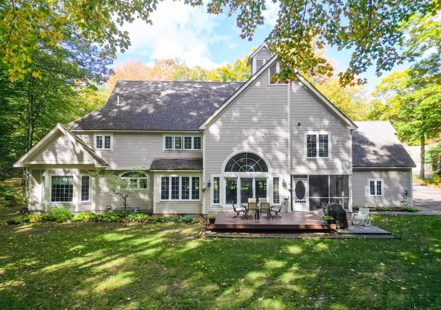Photo 2 of Single family home for sale at 102 Birch Bnd Rd, North Conway, NH 03860 | MLS# 5098055 | Listing updated on 2026-10-08