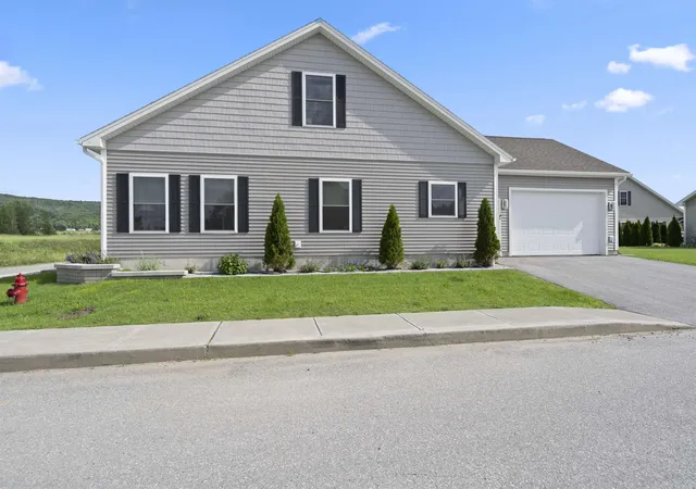 Photo 3 of Single family home for sale at 978 Franklin Park West, Saint Albans, VT 05478 | MLS# 5098337 | Listing updated on 2026-09-07