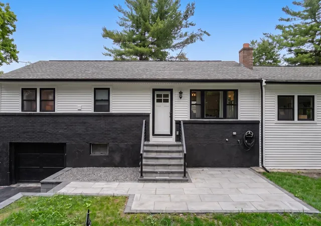 Photo 3 of Single family home for sale at 11 Hanson Ave, Salem, NH 03079 | MLS# 5098510 | Listing updated on 2026-09-08