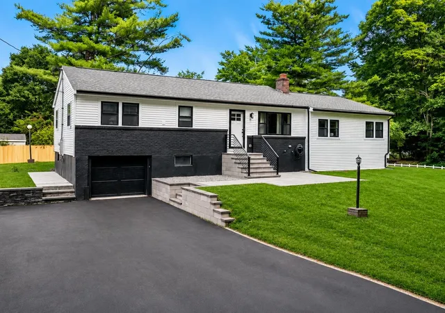 Photo 3 of Single family home for sale at 11 Hanson Ave, Salem, NH 03079 | MLS# 5098510 | Listing updated on 2026-09-08