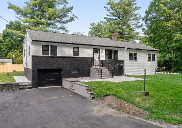 Photo 4 of Single family home for sale at 11 Hanson Ave, Salem, NH 03079 | MLS# 5098510 | Listing updated on 2026-09-08