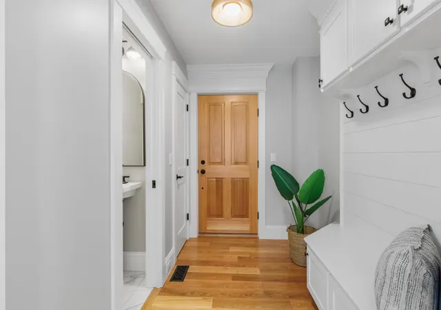 Photo 4 of Single family home for sale at 6 Dearborn St, Portsmouth, NH 03801 | MLS# 5098572 | Listing updated on 2026-09-11
