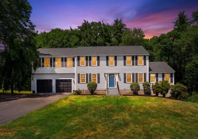 Photo 1 of Single family home for sale at 4 Elijah Hill Ln, Londonderry, NH 03053 | MLS# 5099058 | Listing updated on 2026-09-16