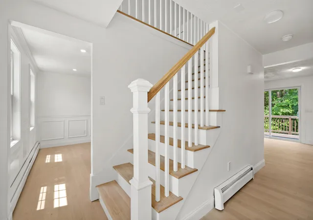 Photo 4 of Single family home for sale at 4 Elijah Hill Ln, Londonderry, NH 03053 | MLS# 5099058 | Listing updated on 2026-09-16