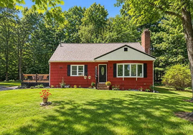 Photo 3 of Single family home for sale at 7 Will Dr, New Ipswich, NH 03071 | MLS# 5099122 | Listing updated on 2026-09-17