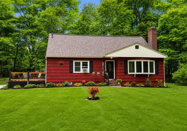 Photo 4 of Single family home for sale at 7 Will Dr, New Ipswich, NH 03071 | MLS# 5099122 | Listing updated on 2026-09-17