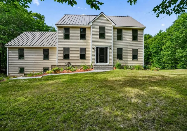 Photo 1 of Single family home for sale at 3 Kendall Hl Rd, Mont Vernon, NH 03057 | MLS# 5099794 | Listing updated on 2026-09-24