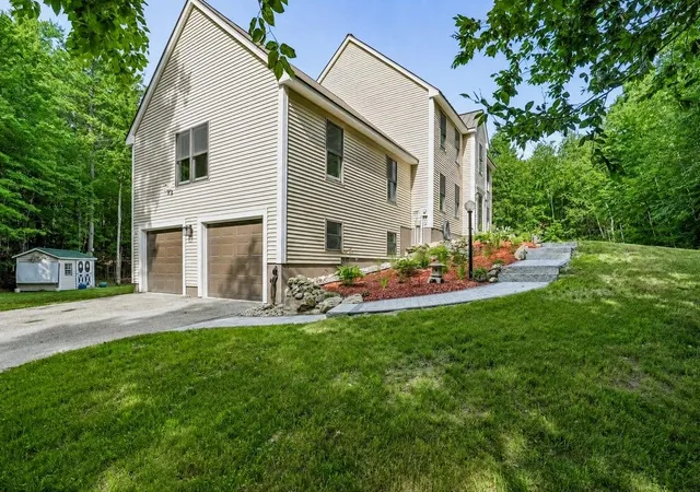 Photo 1 of Single family home for sale at 3 Kendall Hl Rd, Mont Vernon, NH 03057 | MLS# 5099794 | Listing updated on 2026-09-24