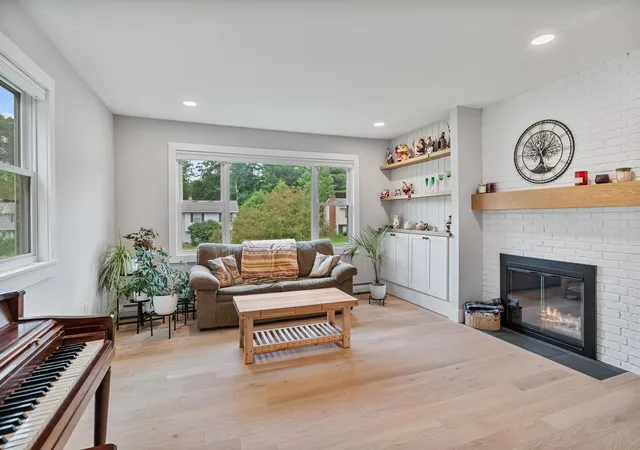 Photo 3 of Single family home for sale at 5 Patricia Pl, Essex Junction, VT 05452 | MLS# 5099889 | Listing updated on 2026-09-04